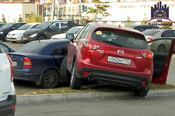 Девушка во время экзамена по вождению продемонстрировала чудеса парковки