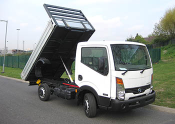 Легкие грузовики Nissan Cabstar и Renault Maxity 
