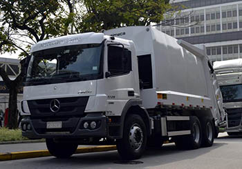 Мусоровоз Mercedes Atego 1729 с автоматической коробкой передач