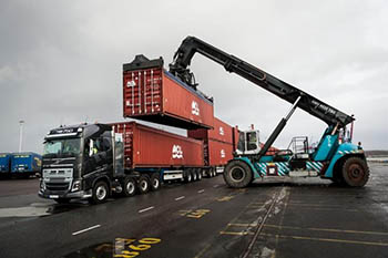 Рекордный вес в 750 тонн сумел сдвинуть с места серийный тягач Volvo FH16