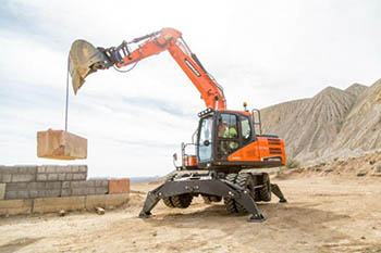 Анонсированы новый фронтальный погрузчик и колесный экскаватор Doosan