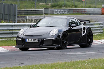 В Сети появились первые шпионские фотографии трекового купе Porsche 911 GT2