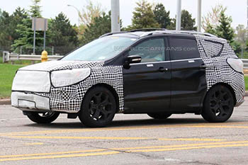 Ford вывел на тесты новую версию Kuga