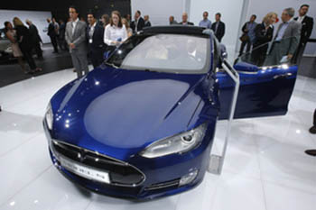 Tesla на автопилоте снова попала в аварию
