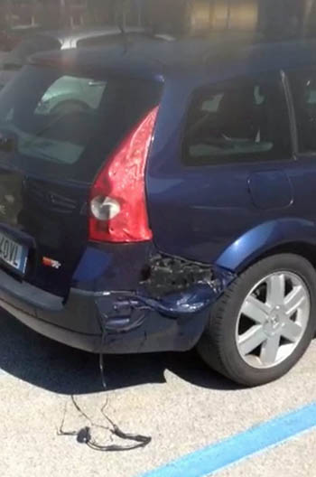 Renault Megane расплавился от жары