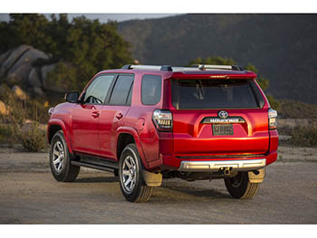 Toyota озвучила цены на модернизированный внедорожник 4Runner