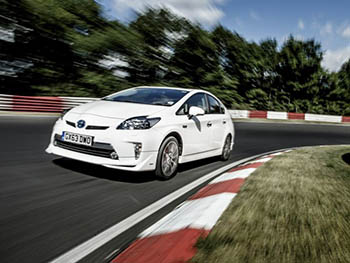 Toyota Prius установила оригинальный рекорд Нюрбургринга