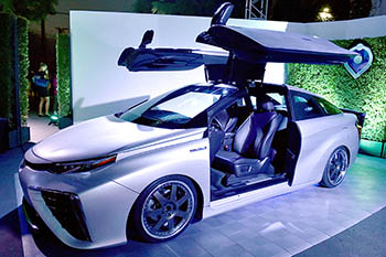 Легендарные герои фильма «Назад в будущее» снялись в рекламе Toyota